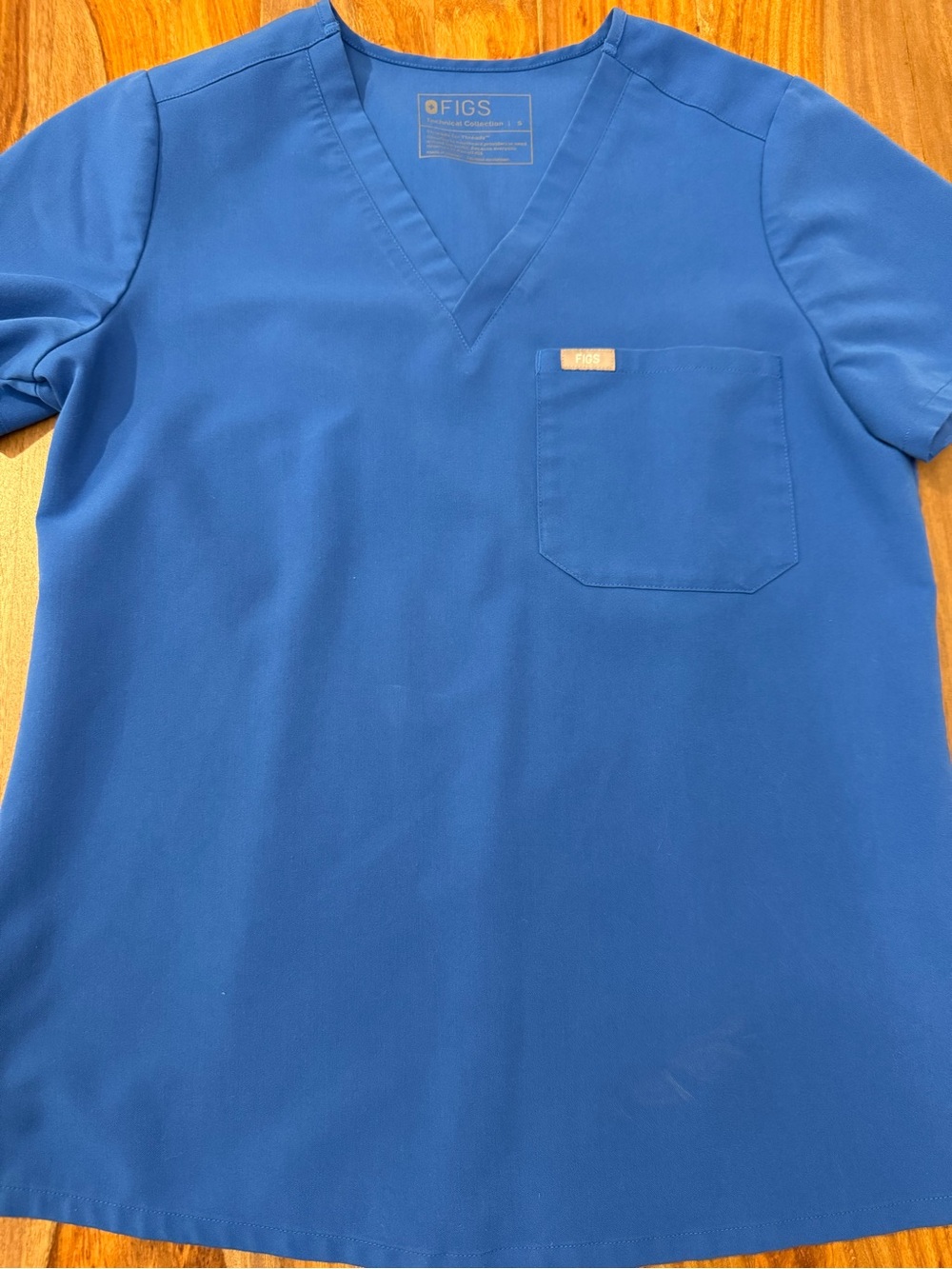 FIGS Scrubs, Catarina top